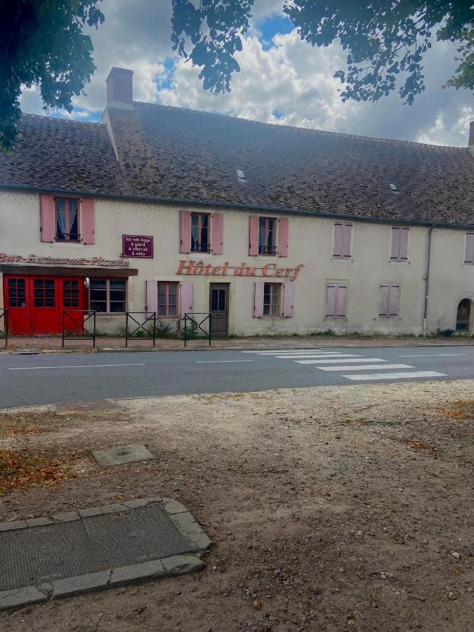 Hotel Du Cerf La Guerche-sur-l'Aubois Екстериор снимка