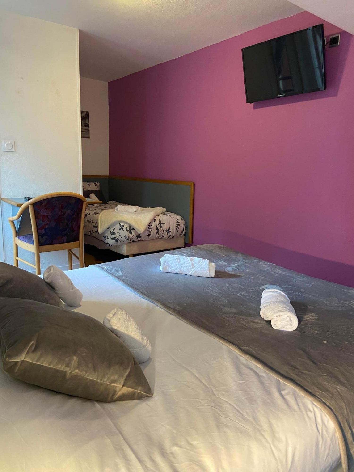 Hotel Du Cerf La Guerche-sur-l'Aubois Стая снимка